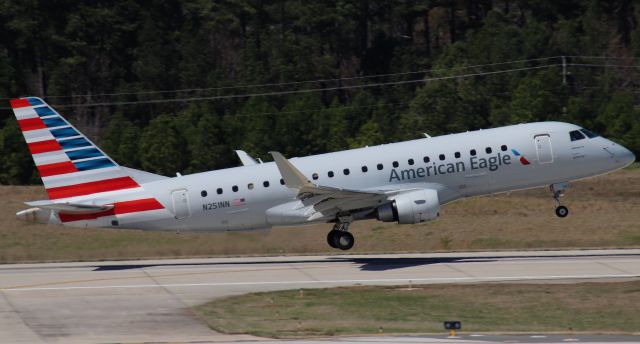 Embraer 175 (N251NN)