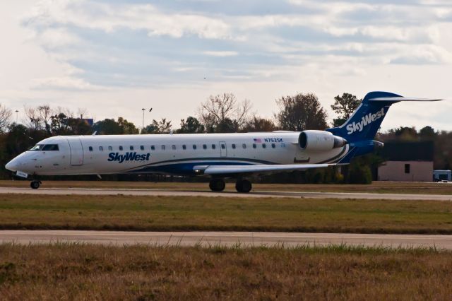 Canadair Regional Jet CRJ-700 (N752SK)