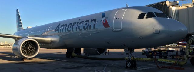 Airbus A321 (N400AN) - Barry M. Goldwater terminal 4 N1 alpha 18 12SEP19