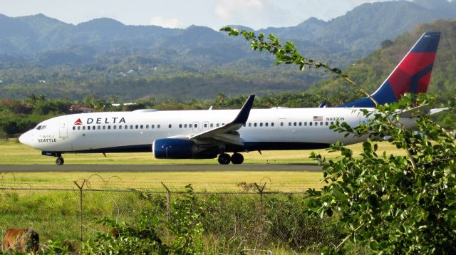 Boeing 737-900 (N809DN)