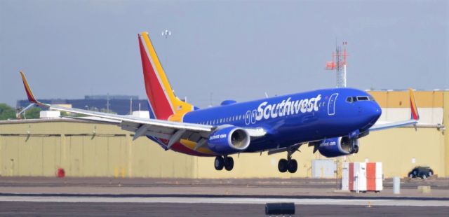 Boeing 737-700 (N8550Q) - Phoenix Sky Harbor International Airport rwy 8 09SEP19