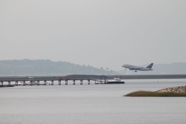 Airbus A319 — - The Delta A319 just after leaving 15R at Logan.