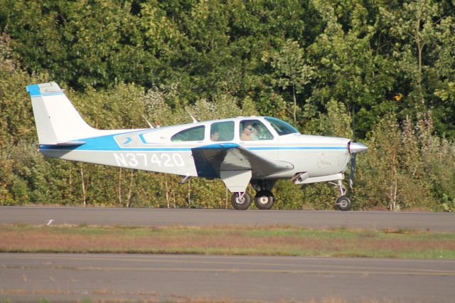 Beechcraft Bonanza (33) (N3742Q) - Rolling down on runway 20 to Martha's Vineyard.