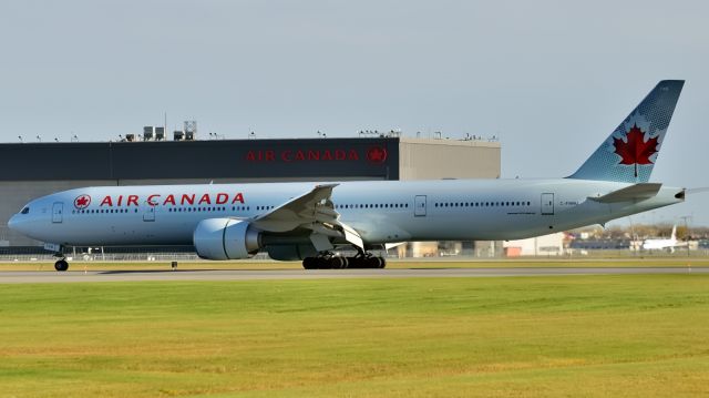 BOEING 777-300ER (C-FNNU)