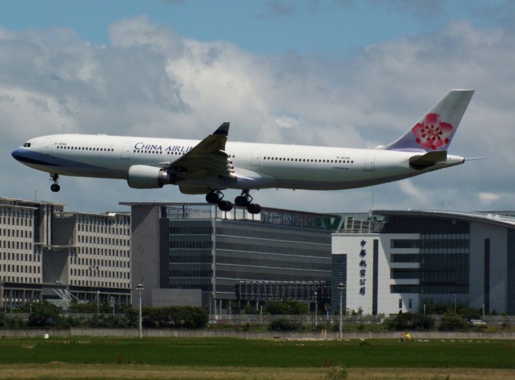 Airbus A330-300 (B-18308)