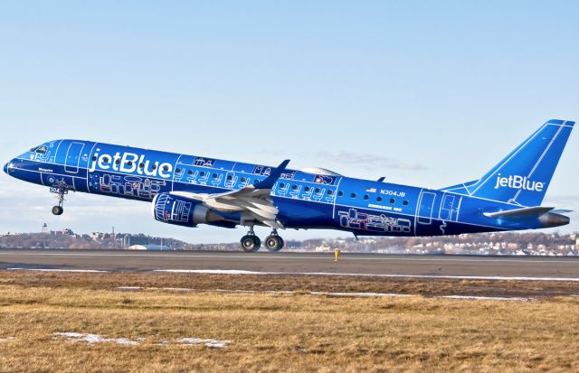 Embraer ERJ-190 (N304JB) - Touchdown - Smoke