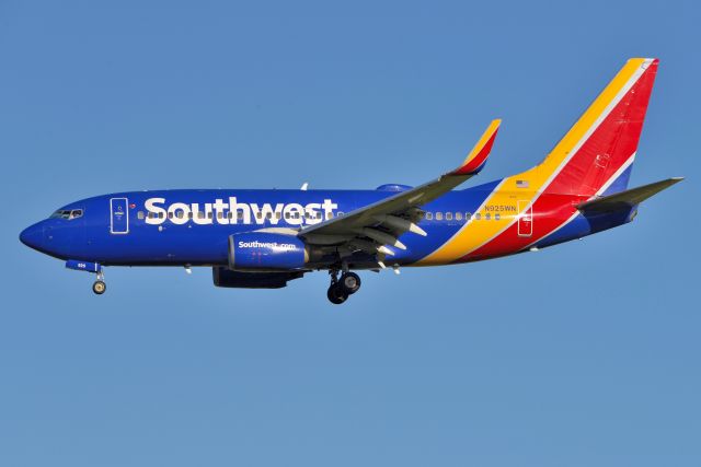 Boeing 737-700 (N925WN) - 23-4