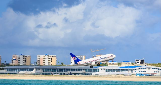 BOEING 767-200 (N741AX) - Amerijet N741AX departing TNCM St Maarten.