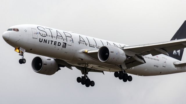 Boeing 777-200 (N77022) - 13R Approach