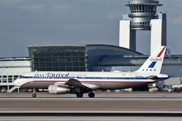 Airbus A320 (N475UA)