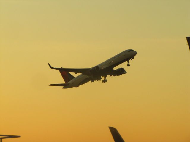 Boeing 757-200 (N552NW)