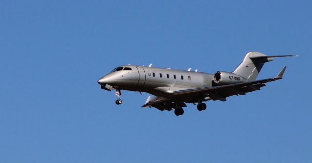 Bombardier Challenger 300 (N711NK) - On final is this 2000 Bombardier Challenger 300 in the Winter of 2020.