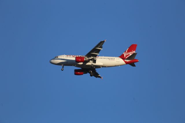 Airbus A319 (N528VA)