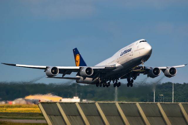 BOEING 747-8 (D-ABYH)