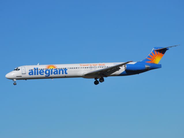 McDonnell Douglas MD-83 (N865GA) - On final for runway 20 at KJQF, arriving from Orlando-Sanford (KSFB) - 10/27/14 