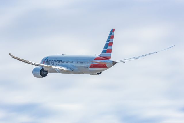 Boeing 787-8 (N802AN) - An American Airlines 787-8 taking off from PHX on 2/11/23 during the Super Bowl rush. Taken with a Canon R7 and Canon EF 100-400 II L lens.