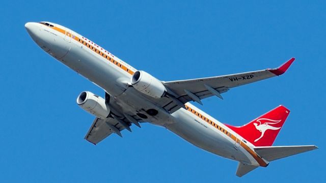 Boeing 737-800 (VH-XZP) - Boeing 737-838 Qantas VH-XZP departing YPPH 27 April 2019