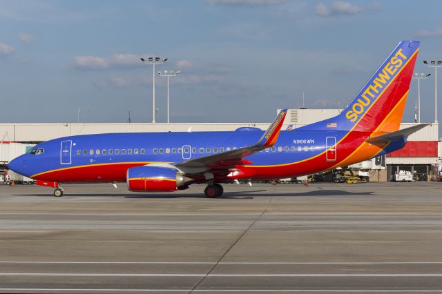 Boeing 737-700 (N966WN)