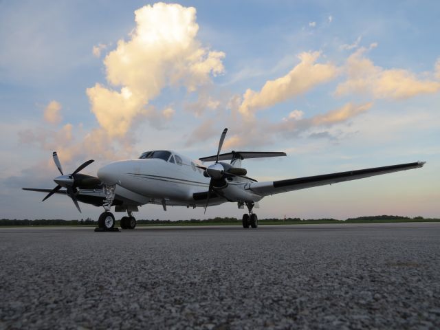 Beechcraft Super King Air 200 (N23ST)