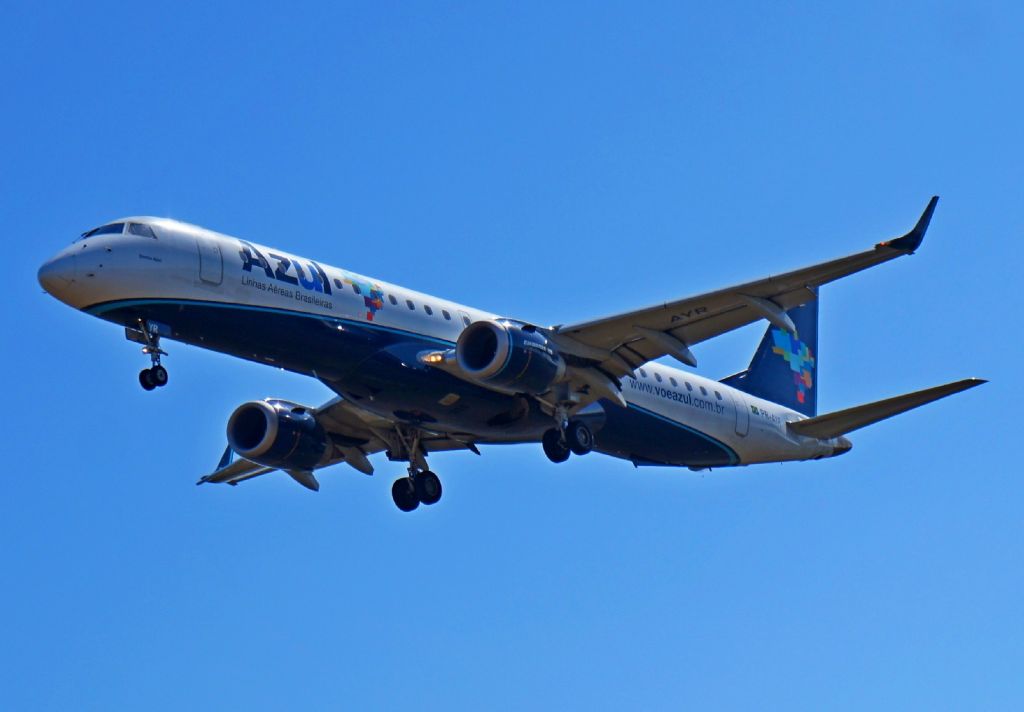 Embraer ERJ-190 (PR-AYR)
