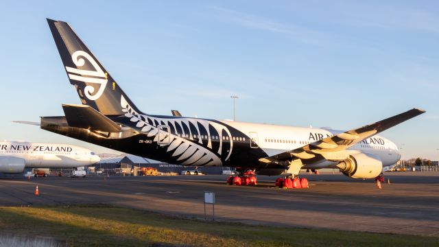 Boeing 777-200 (ZK-OKD)