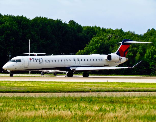 Canadair Regional Jet CRJ-900 (N692CA)