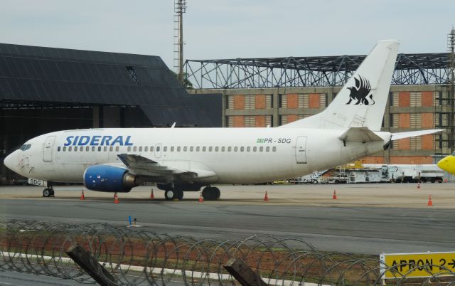 BOEING 737-400 (PR-SDG)