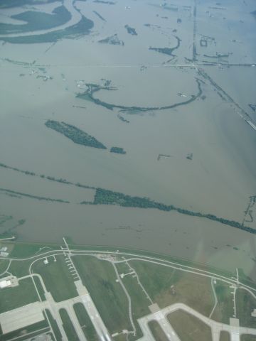 — — - Missouri River flooding north of Eppley Airfield