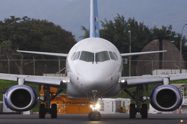 Airbus A320 (XA-JLP)