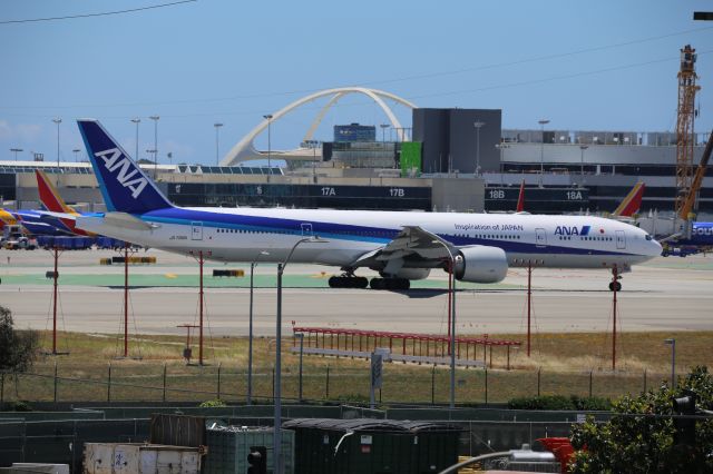 BOEING 777-300ER (JA736A)