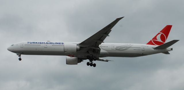 BOEING 777-300 (TC-LKB) - Taken from the threshold of 27R