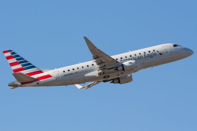 Embraer 175 (N204NN)