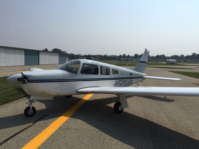 Piper Cherokee (N520AR)