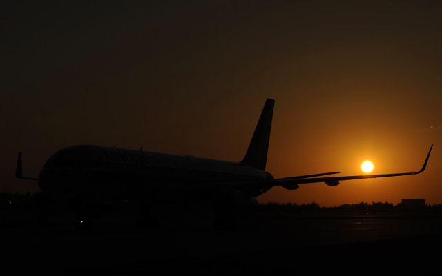 Boeing 757-200 (N699AN) - silhouette of a AA B-757-223 taxiing east on Taxiway P towards the terminal as the setting sun rests on its left wing..