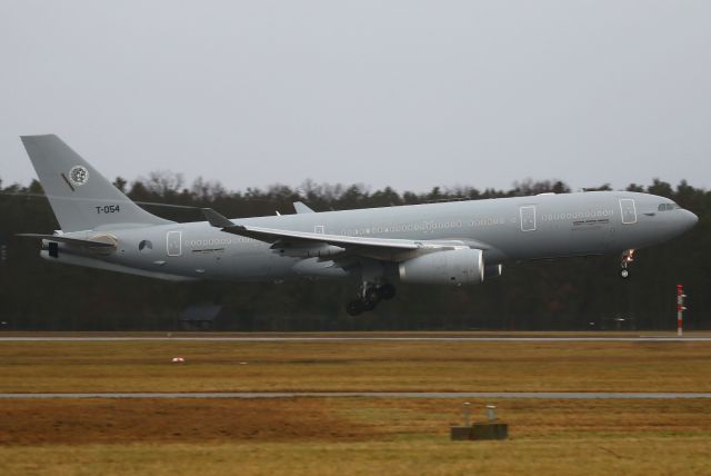 Airbus A330-200 (T054)