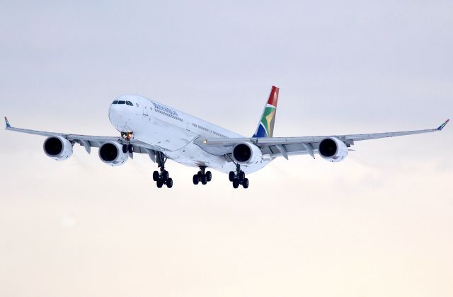 Airbus A340-600 (ZS-SNE)