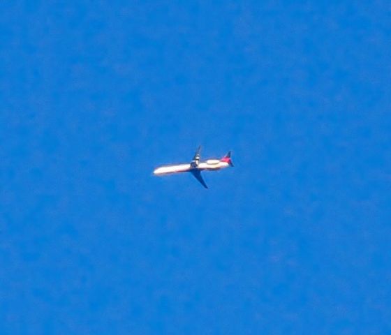 McDonnell Douglas MD-88 (N974DL) - A Delta MD-88 flying high over Simpsonville from ATL-RIC.  Usually they fly north of Simpsonville but they were further south tonight which made for some excellent and rare lighting.