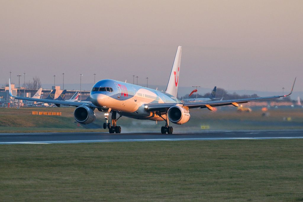 Boeing 757-200 (G-OOBD) - TOM2106 off to Tenerife