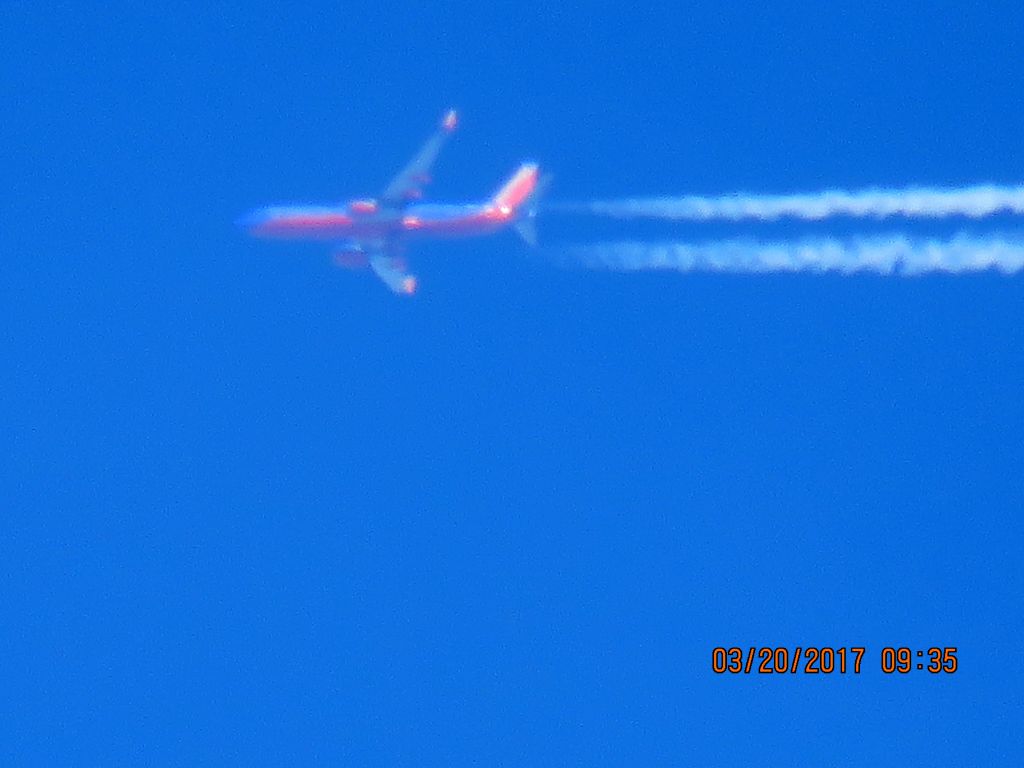 Boeing 737-800 (N8617E)