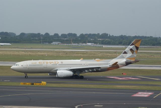 Airbus A330-300 (A6-EYH) - Etihad Airways A330-243 cn729