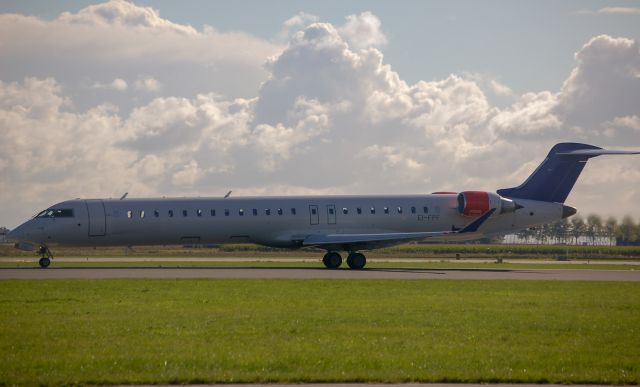 Canadair Regional Jet CRJ-900 (EI-EPF) - Take Off RWY36L CRJ-900LR lsd fropm CityJet 25-09-2022