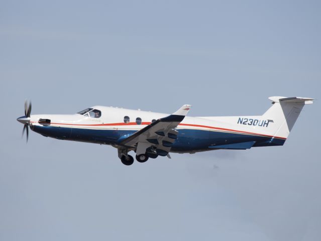 Pilatus PC-12 (N230UH)