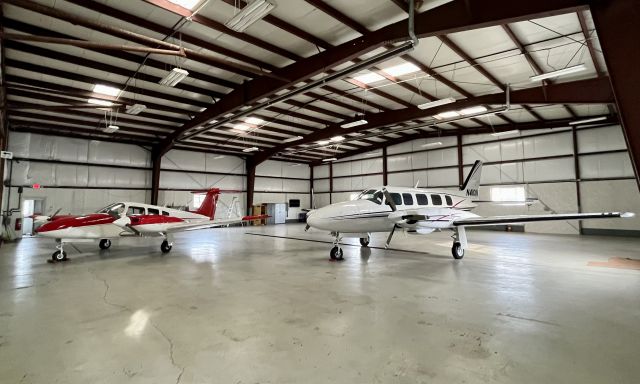 Piper Navajo (N4101N) - They must like Piper’s here. On the right, N4101N (Piper PA-31-350 Chieftain). On the left, N966AA (Piper PA-44-180 Seminole). 