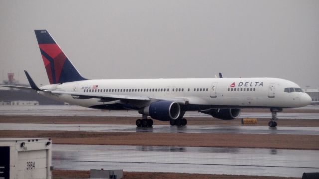 Boeing 757-200 (N549US) - ex-NWA