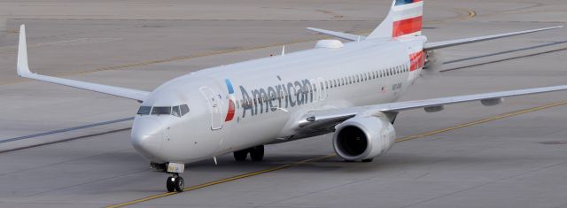 Boeing 737-700 (N814NN) - barry m. goldwater terminal 4 N2 txy kilo 18APR20