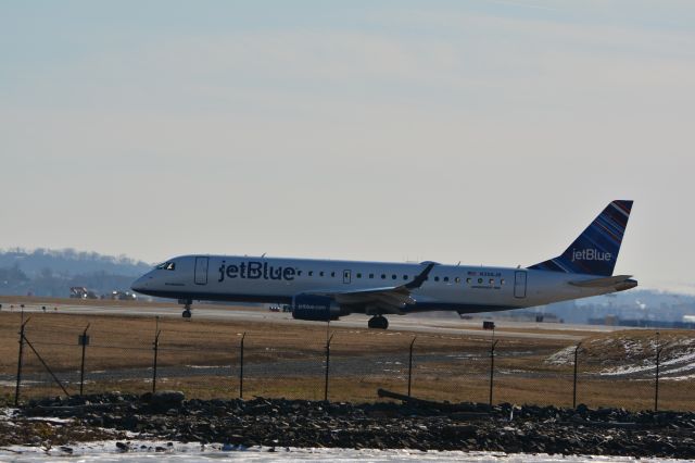 Embraer ERJ-190 (N355JB)