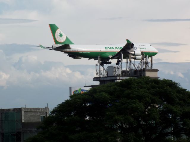 Boeing 747-400 (B-16463)
