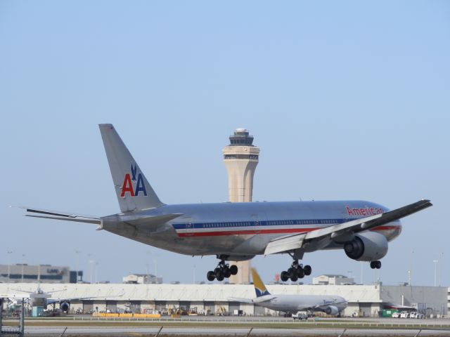 Boeing 777-200 (N779AN)
