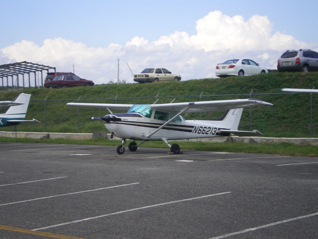 Cessna Skyhawk (N66213)