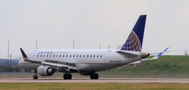 Embraer 170/175 (N724YX)